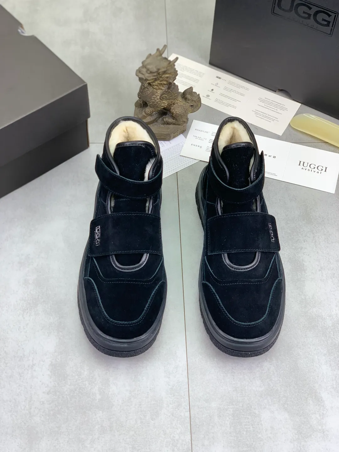 Men's shoes 💰P580 New arrival 🆕🆕🆕 26 New IUGGI Velcro men's shoes Fashionable and casual Velcro men's shoes. First layer suede cowhide + lining wool Rubber outsole Lightweight and non-slip Size: 39-44 Color: three colors